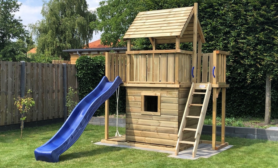 Spielturm Balkon mit Rutsche